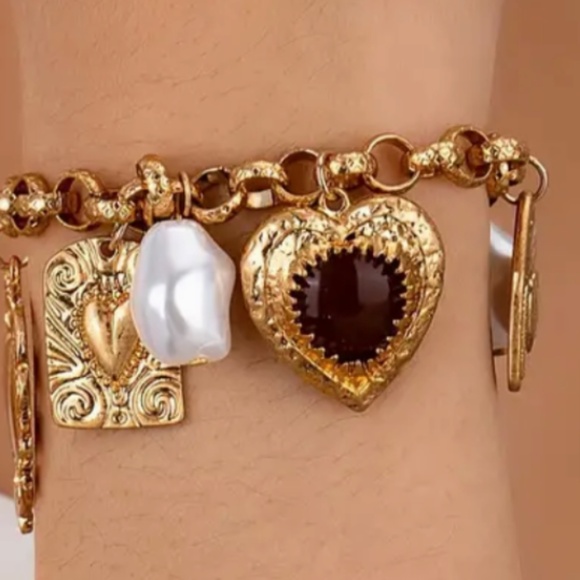 Luxurious Women's Charm Bracelet - Golden-Tone -Faux Pearl Brand New With Tags - Picture 2 of 7